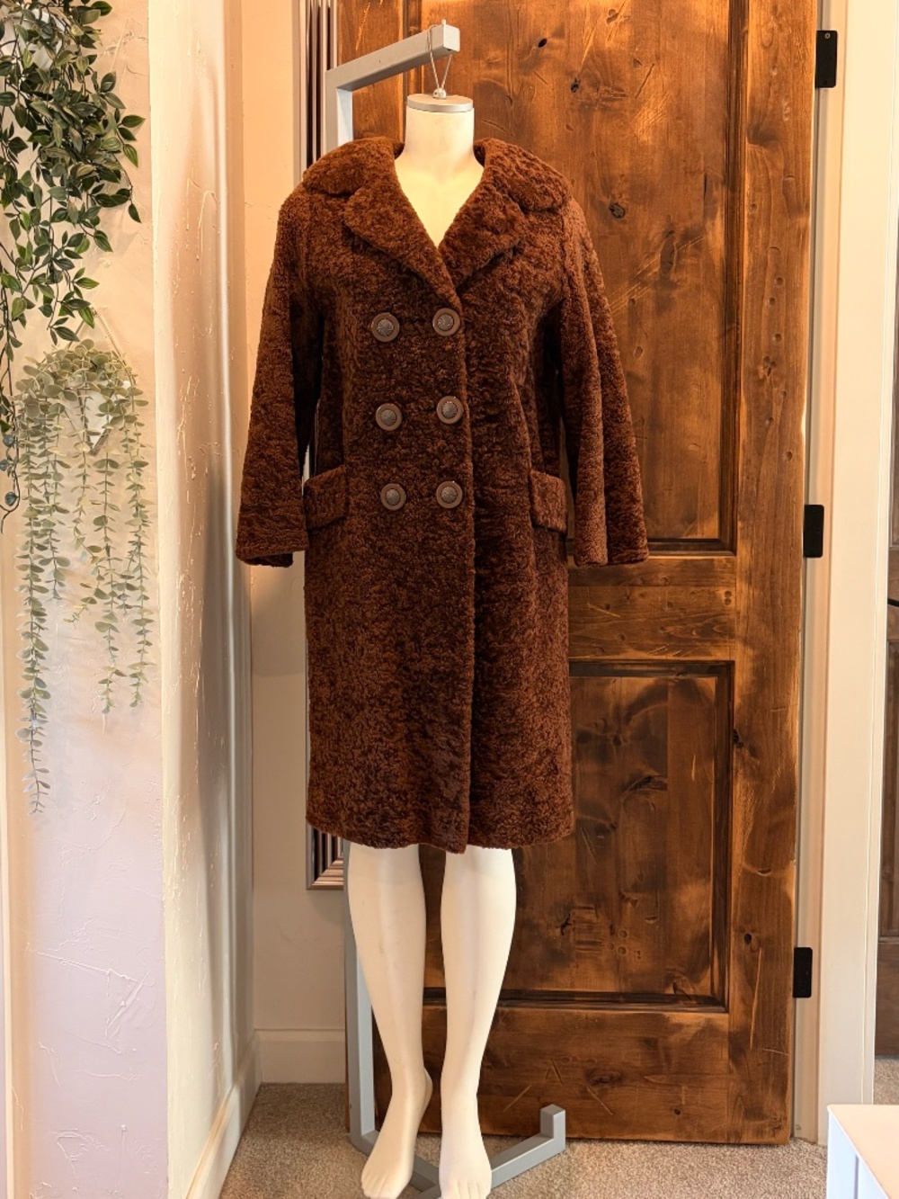 1920s Vintage Heavyweight Fur Coat with Embroidered Satin Lining (Size S–M)
